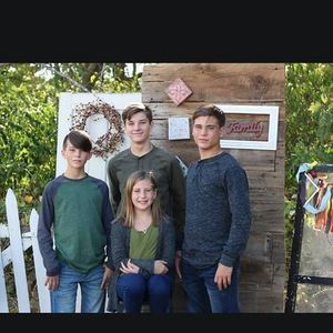 Meet your Posher, Levi